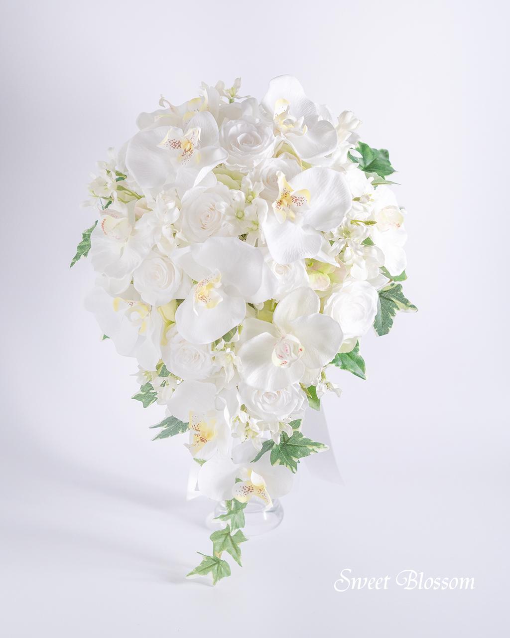 【オーダーメイド】プリザーブドフラワー 薔薇と胡蝶蘭のキャスケードブーケ(ホワイト)1枚目の画像