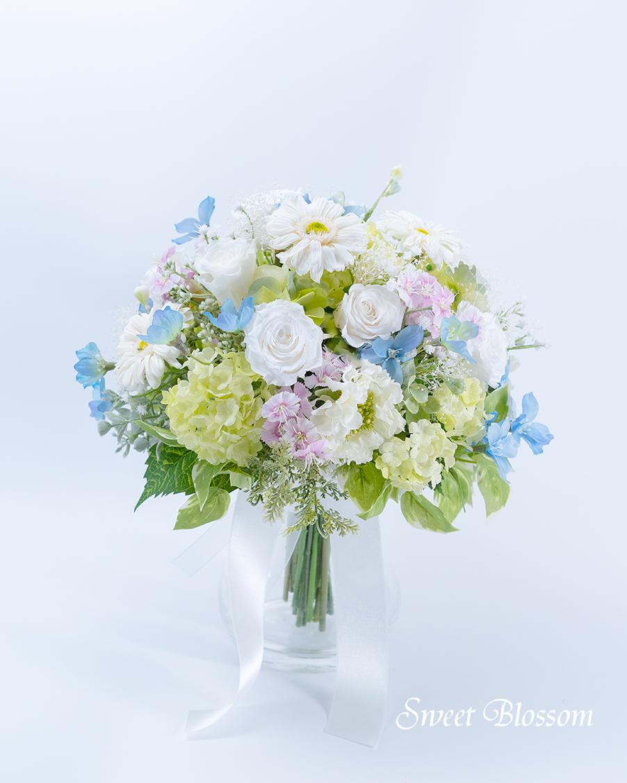 【オーダーメイド】ホワイトローズとガーベラのシェアブーケ&ブートニア1枚目の画像