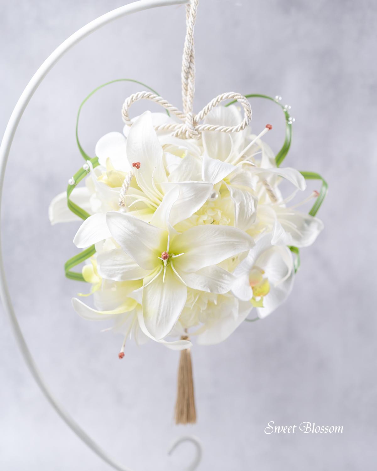 【オーダーメイド】カサブランカと胡蝶蘭のボールブーケ1枚目の画像