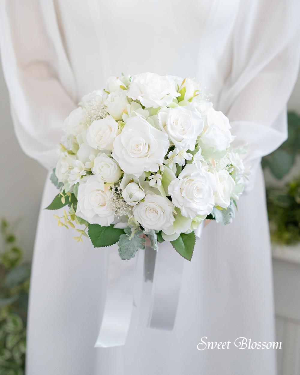 【オーダーメイド】プリザーブドフラワー ホワイトローズのナチュラルブーケ1枚目の画像